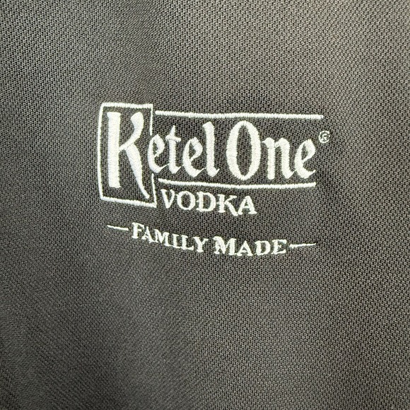 Kettle One Vodka Ultraclub Cool & Dry Large Polo Grey‎ - Picture 4 of 7